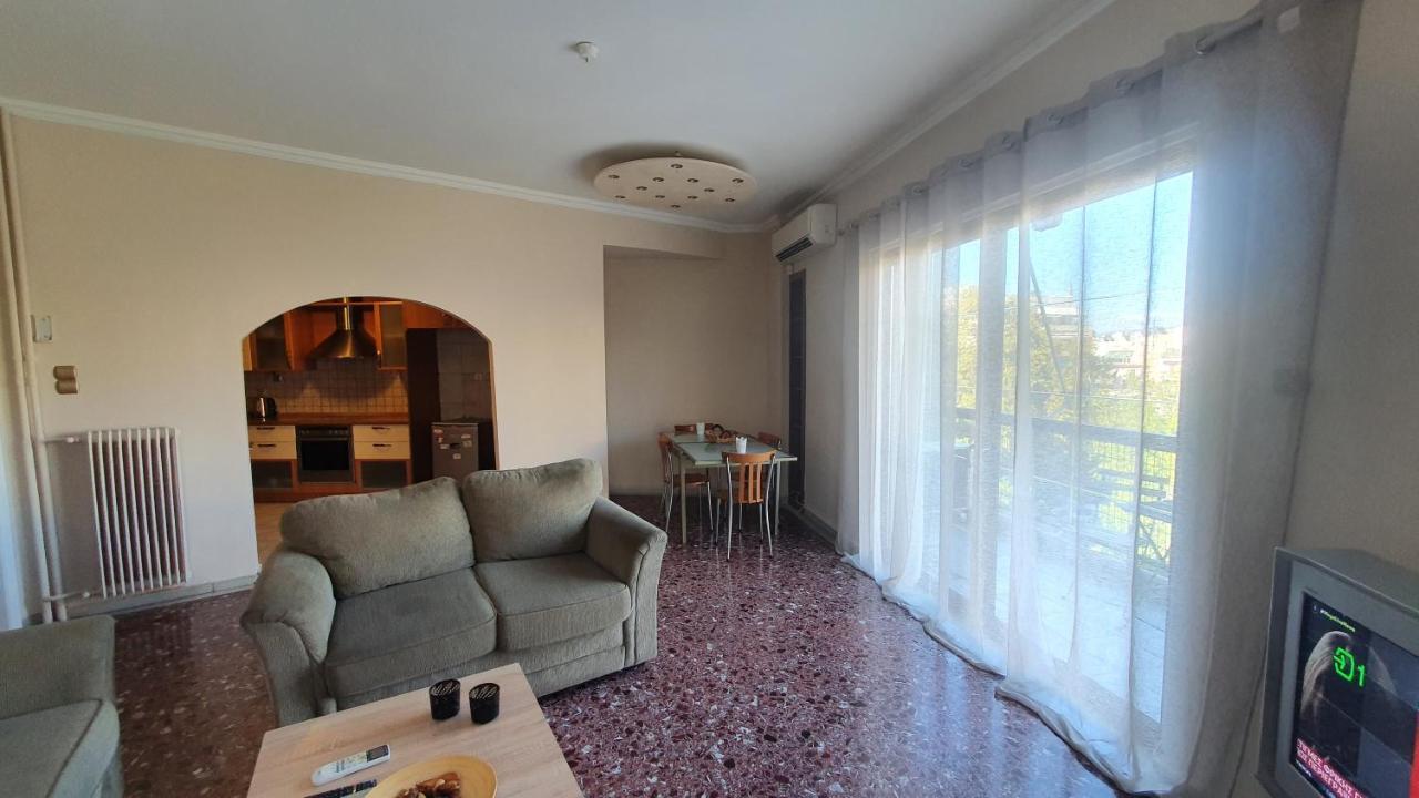 90m² 2 slaapkamer, 1 privé badkamer Appartement in Pagrati Athene Buitenkant foto
