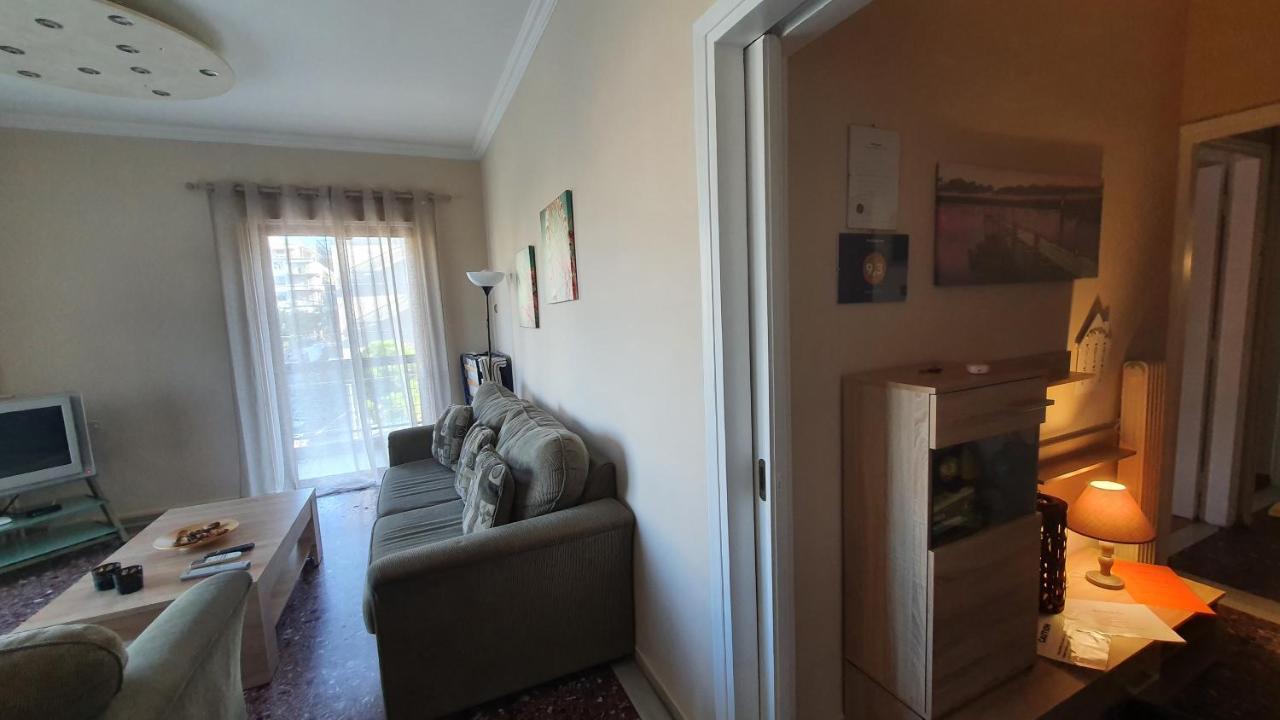 90m² 2 slaapkamer, 1 privé badkamer Appartement in Pagrati Athene Buitenkant foto