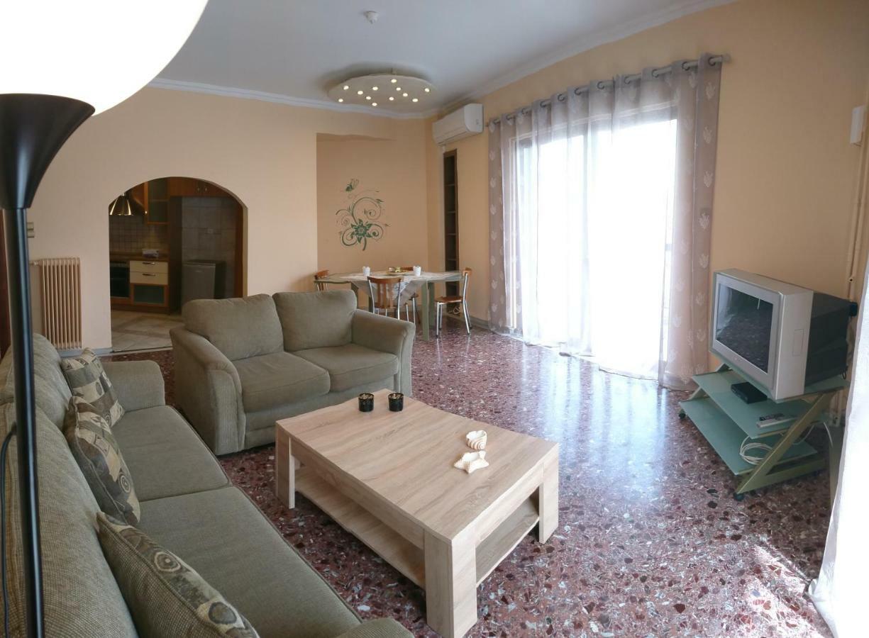 90m² 2 slaapkamer, 1 privé badkamer Appartement in Pagrati Athene Buitenkant foto