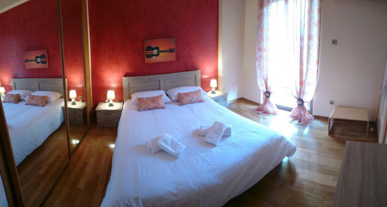 90m² 2 slaapkamer, 1 privé badkamer Appartement in Pagrati Athene Buitenkant foto