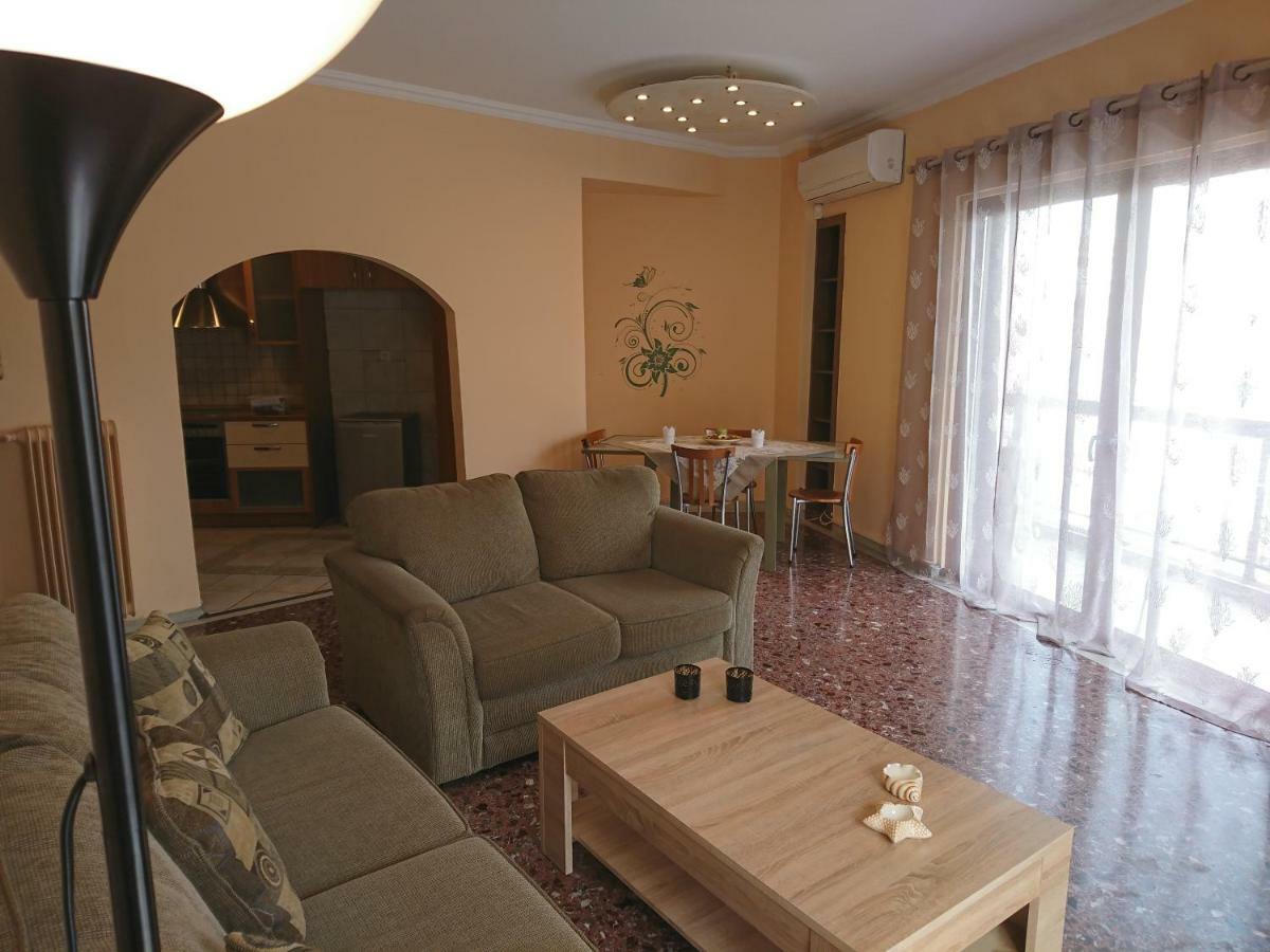 90m² 2 slaapkamer, 1 privé badkamer Appartement in Pagrati Athene Buitenkant foto