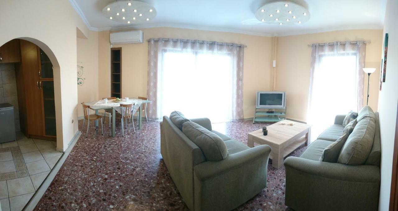 90m² 2 slaapkamer, 1 privé badkamer Appartement in Pagrati Athene Buitenkant foto