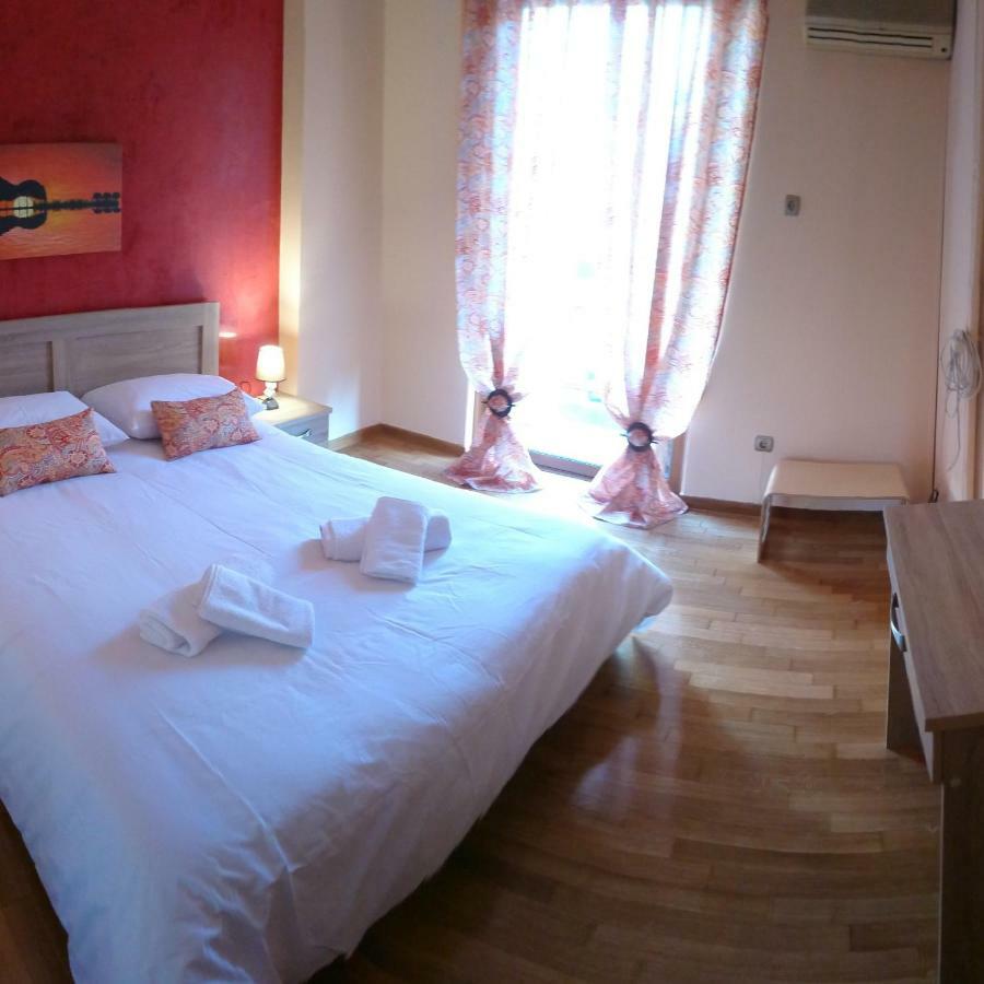 90m² 2 slaapkamer, 1 privé badkamer Appartement in Pagrati Athene Buitenkant foto
