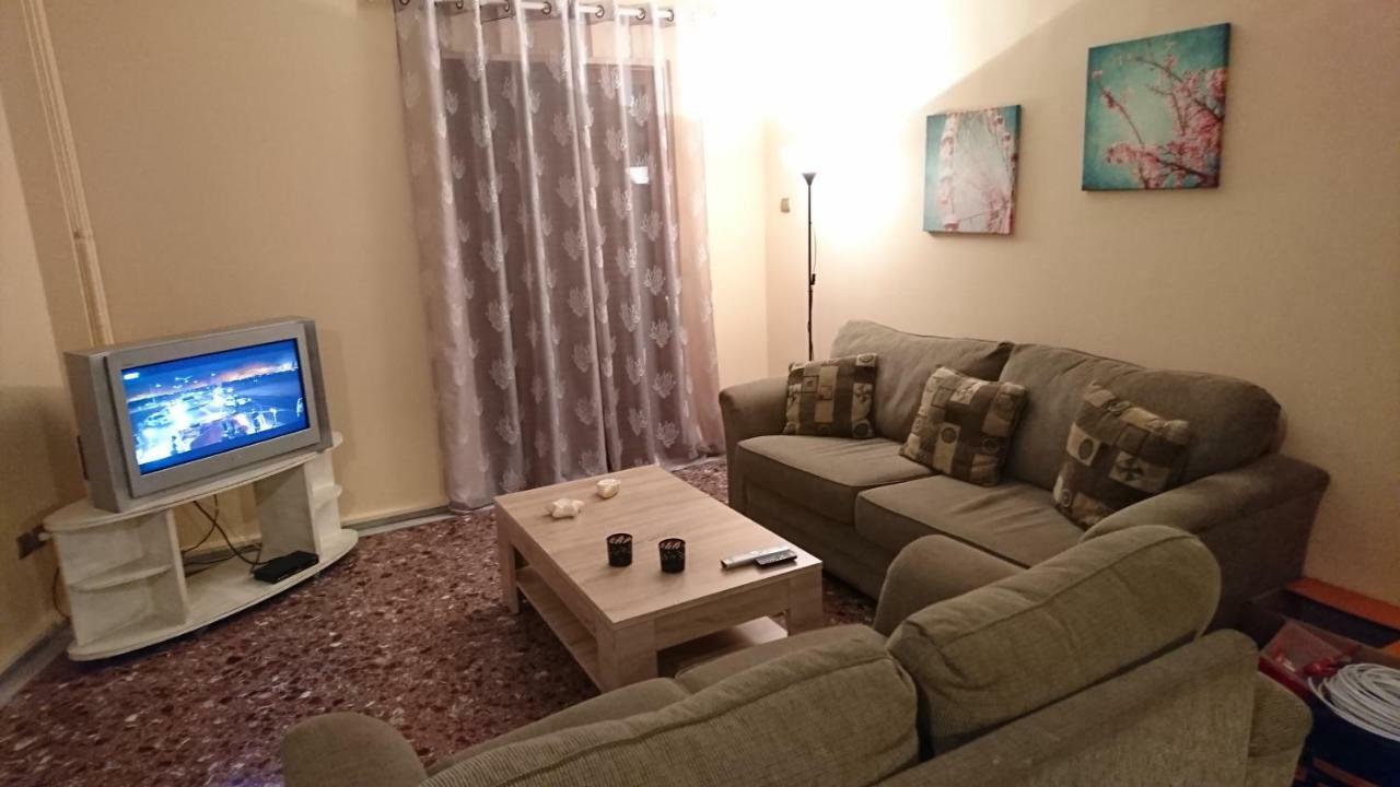 90m² 2 slaapkamer, 1 privé badkamer Appartement in Pagrati Athene Buitenkant foto